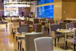 Mobiliario y equipo de un restaurante